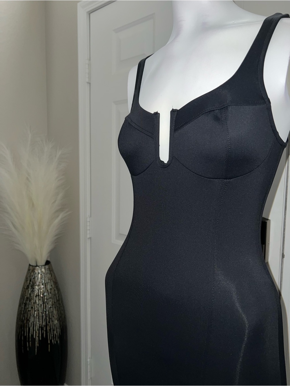 Good American Black Sculpting Midi Dress - Picture 3 of 5